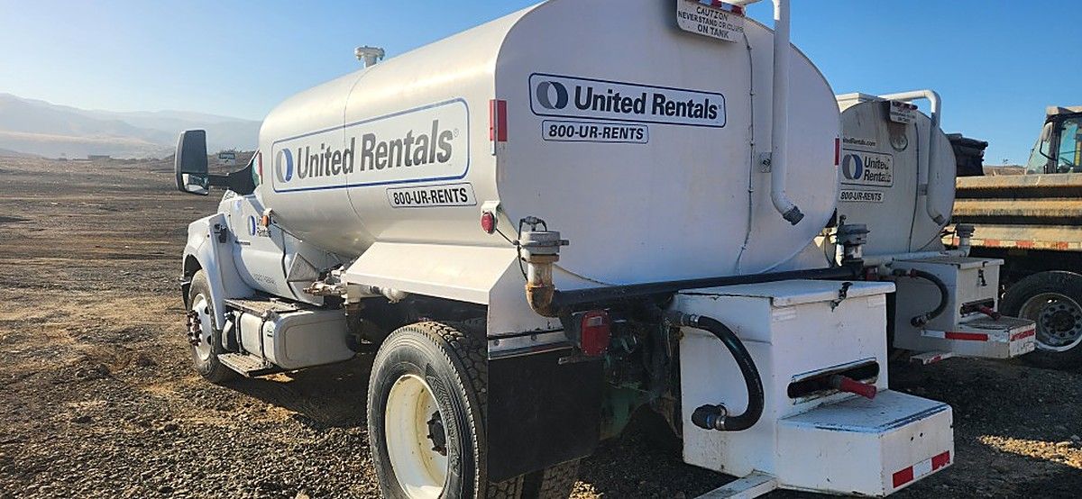 FORD F-750 WATER photo 2