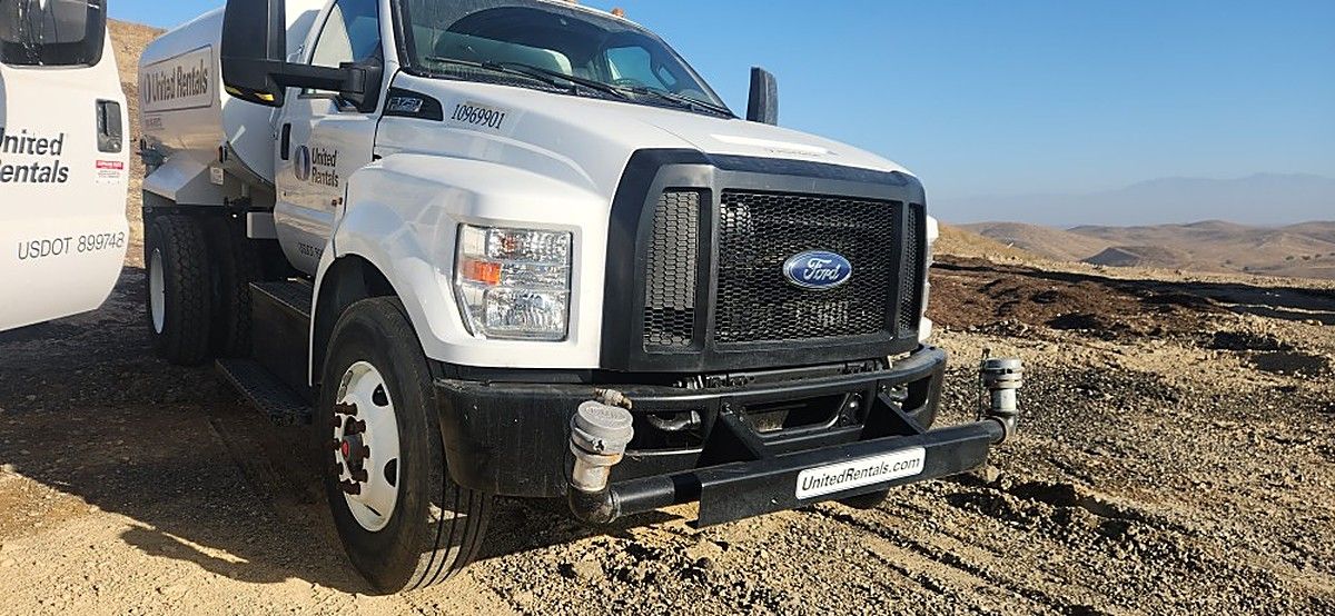FORD F-750 WATER photo 4