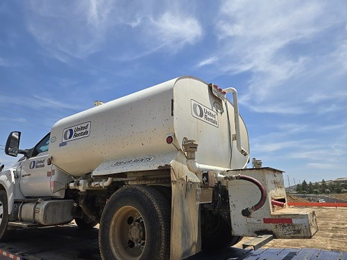 FORD F-750 WATER photo 2