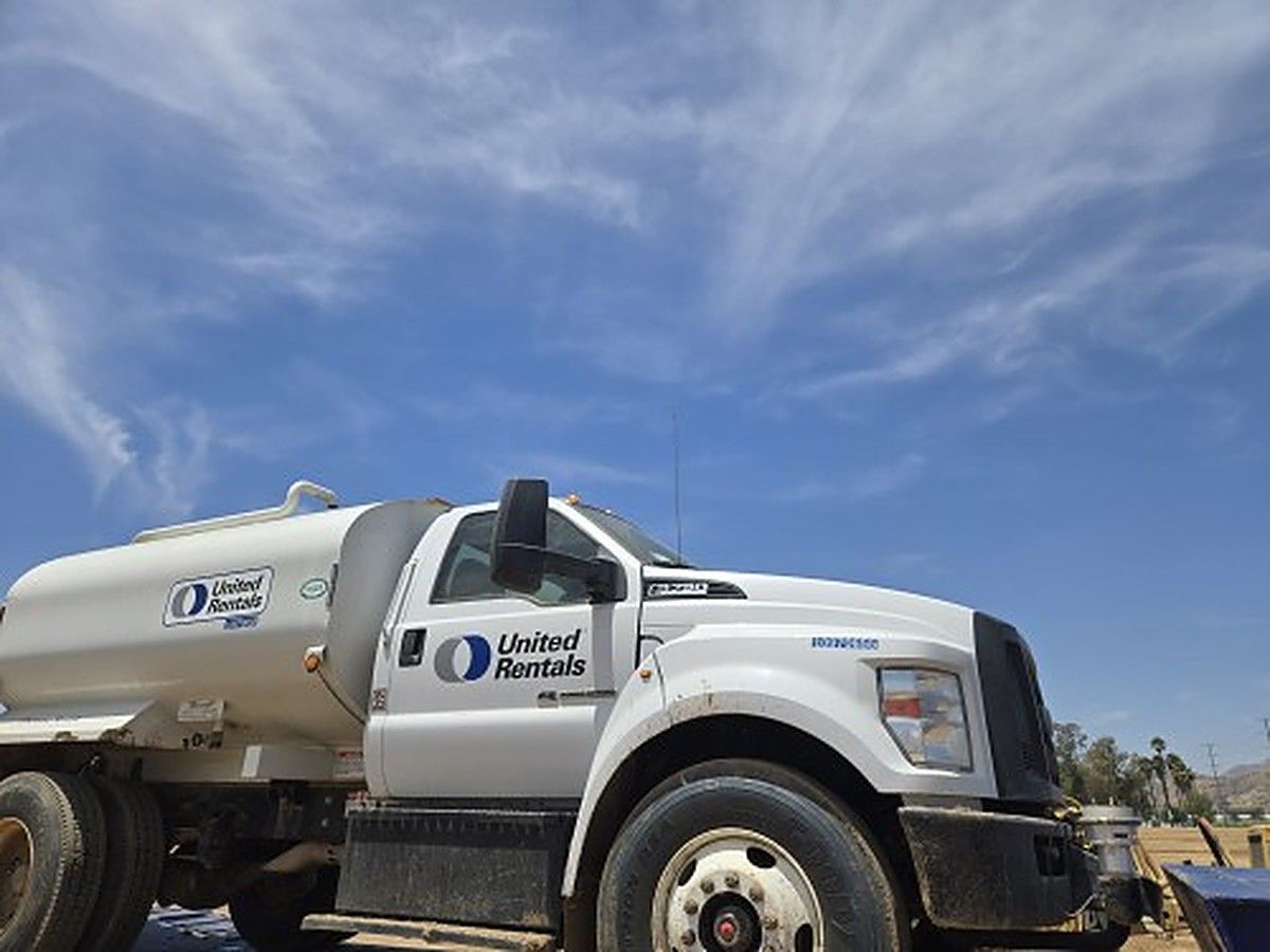 FORD F-750 WATER photo 3