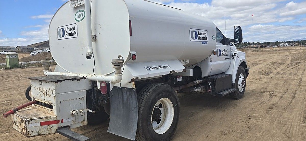 FORD F-750 WATER photo 6