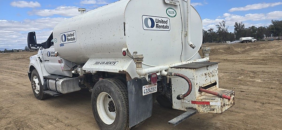 FORD F-750 WATER photo 7