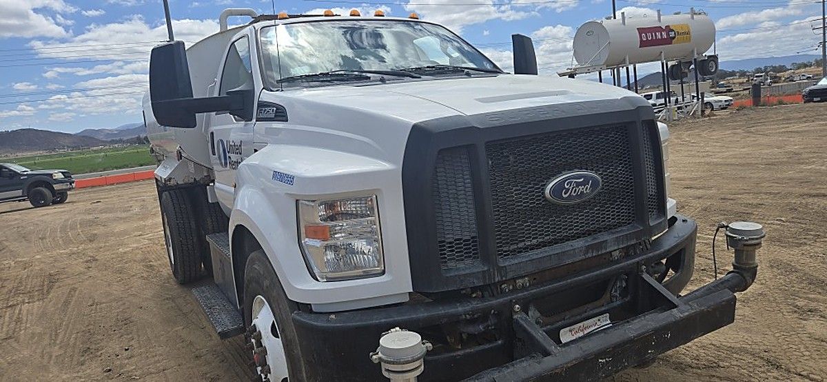 FORD F-750 WATER photo 8