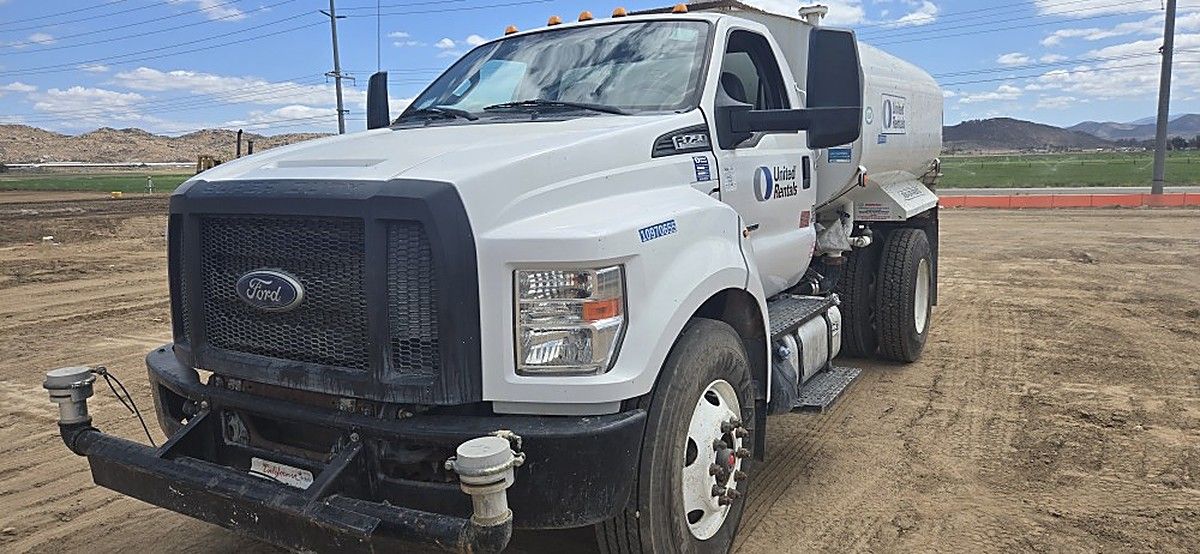 FORD F-750 WATER photo 9