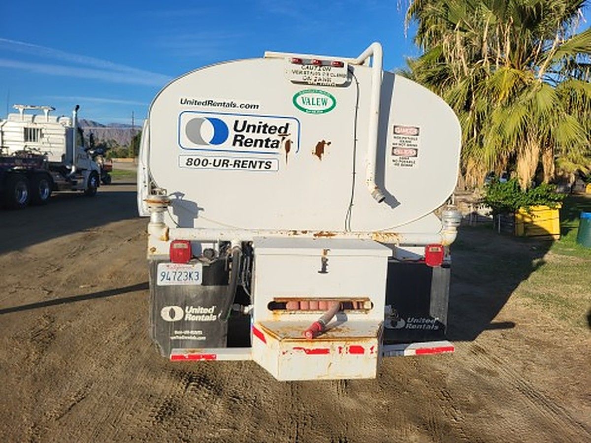 FORD F-750 WATER photo 5