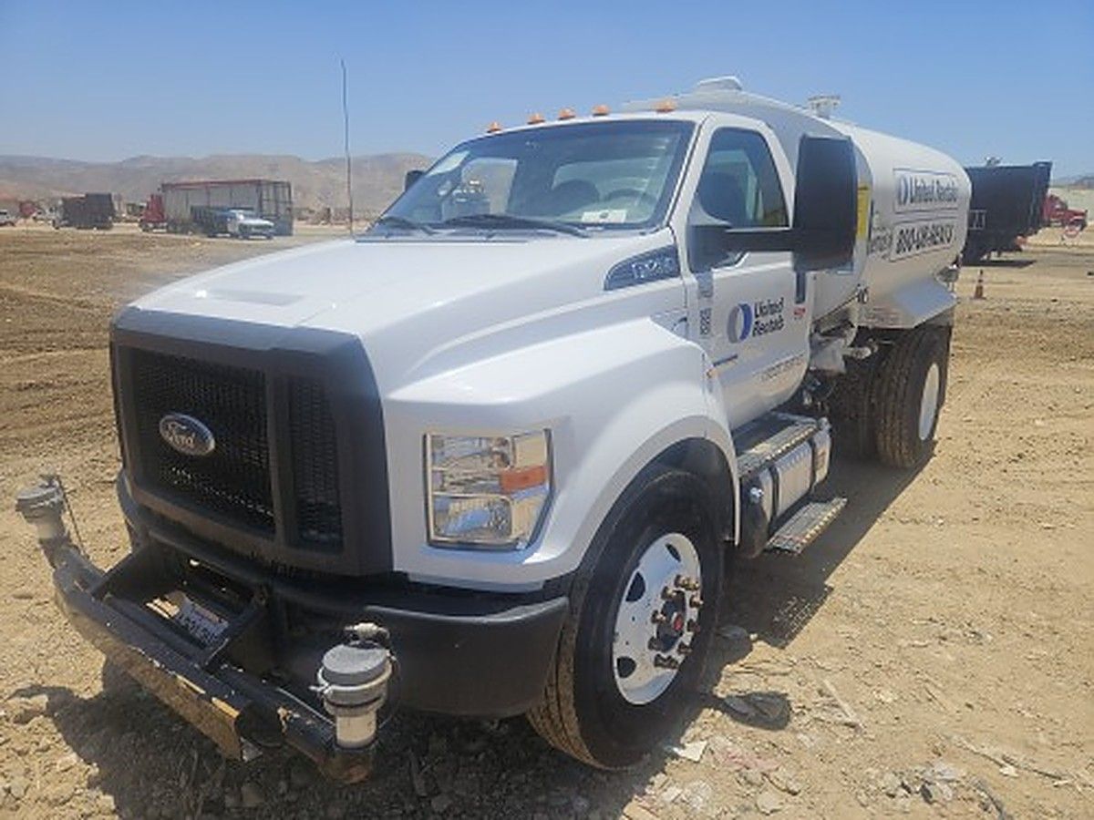 FORD F-750 WATER photo 2