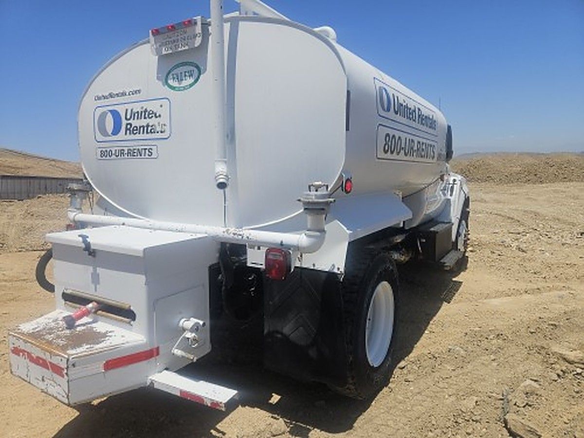 FORD F-750 WATER photo 3
