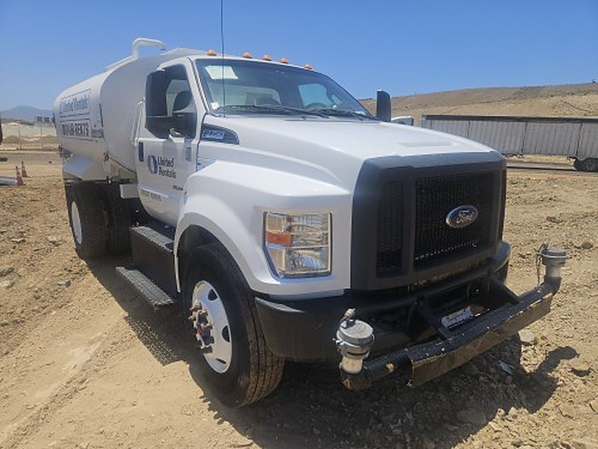 FORD F-750 WATER photo 5