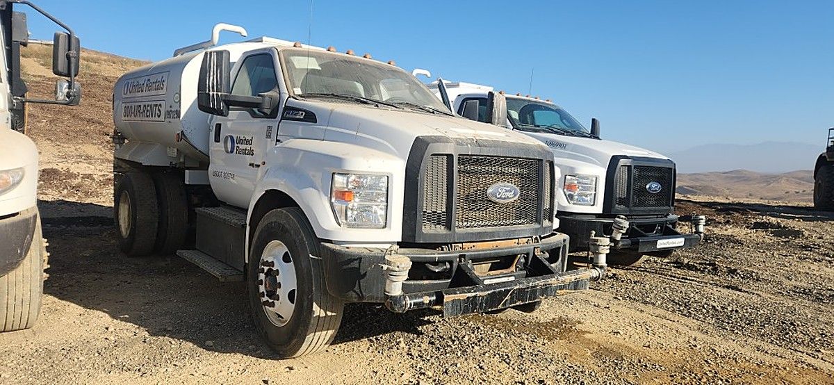 FORD F-750 WATER photo 8