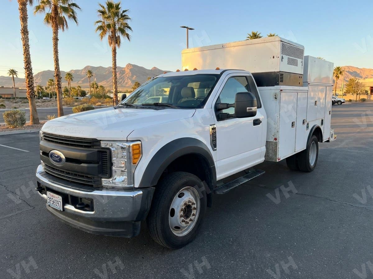 2019 Ford F550REGXLD4WD TRUCK WITH SERVICE BODY > 1 TON