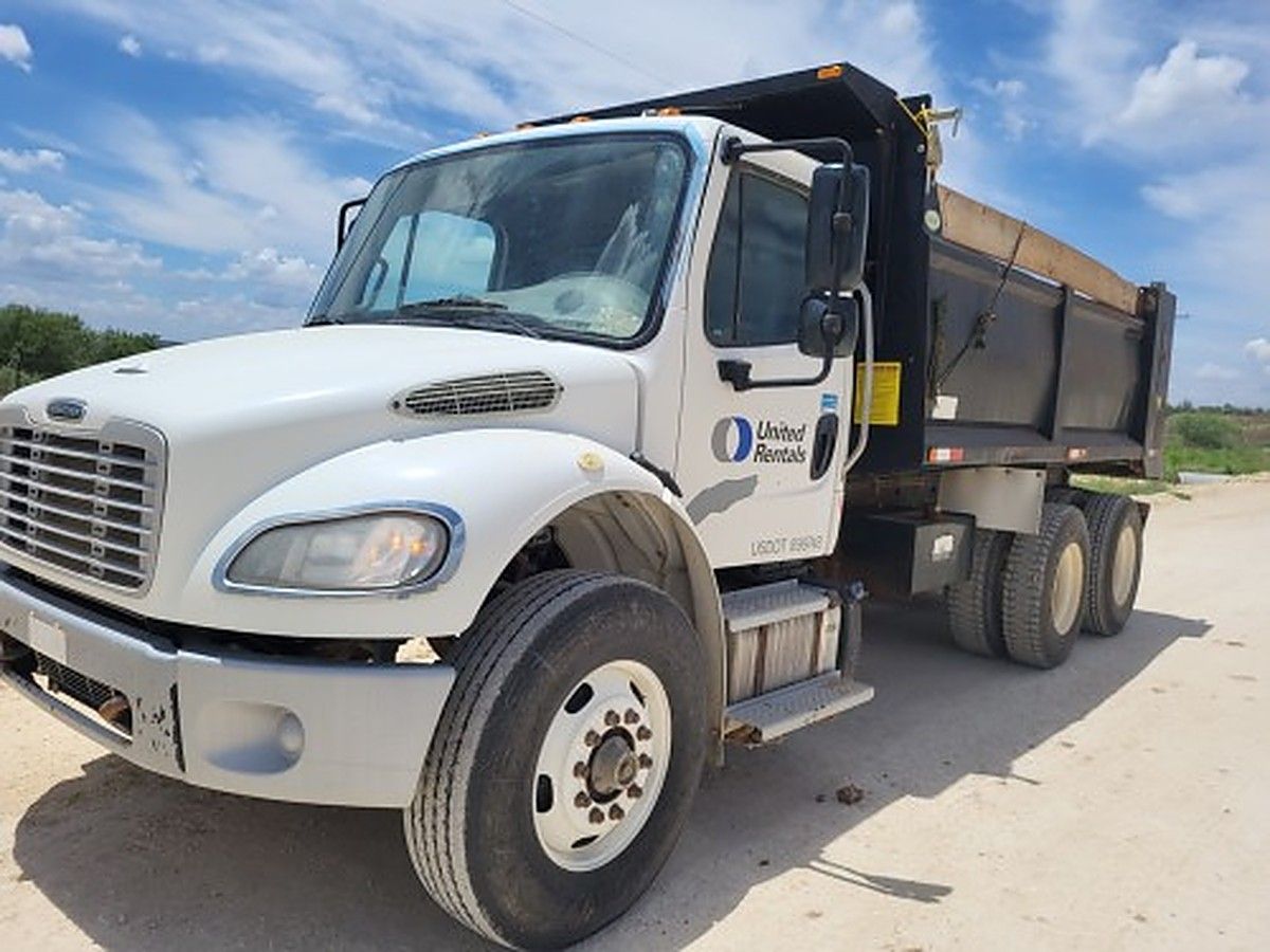FREIGHTLNR M2 106 DUMP photo 2