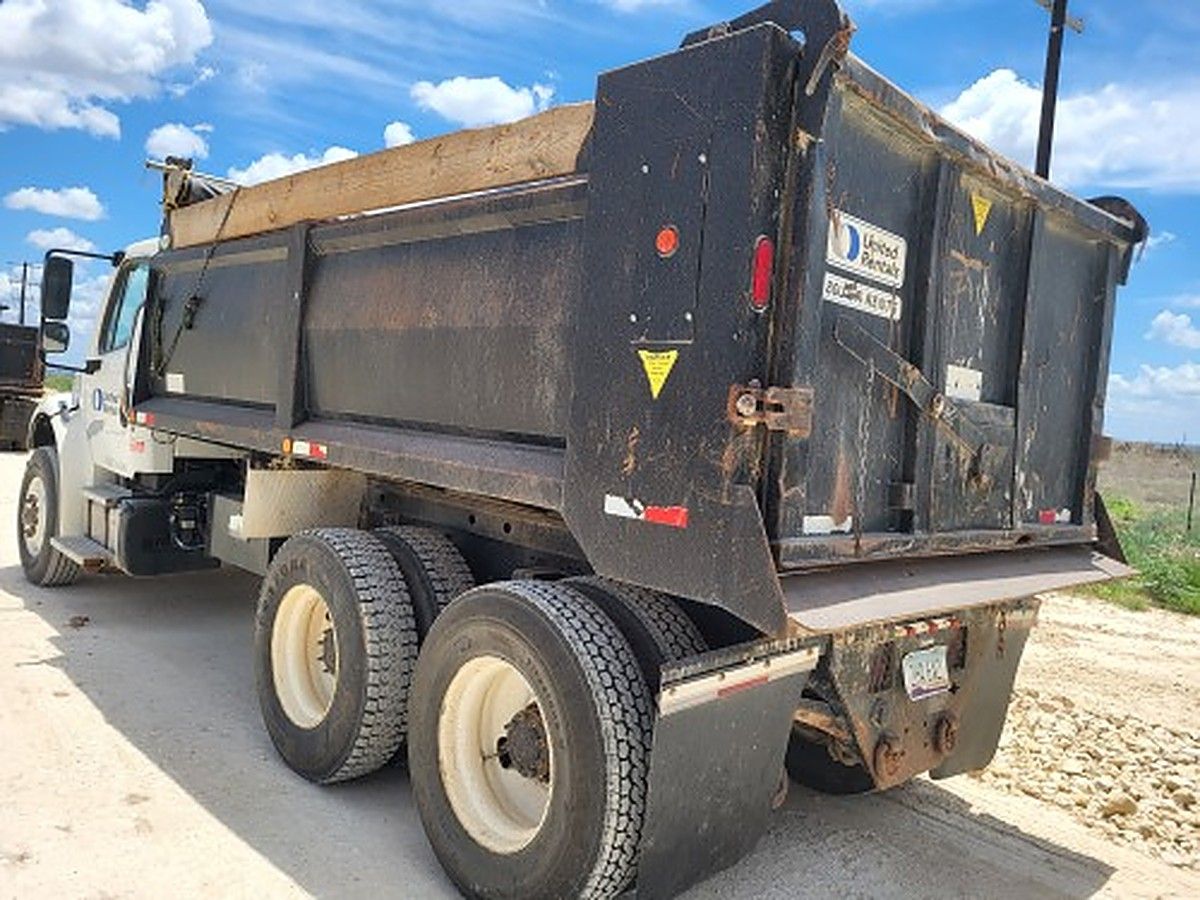 FREIGHTLNR M2 106 DUMP photo 3
