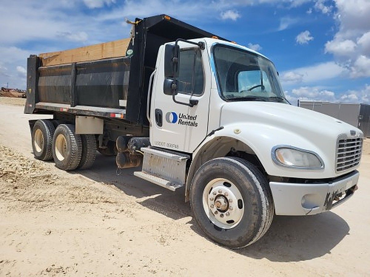 FREIGHTLNR M2 106 DUMP photo 5