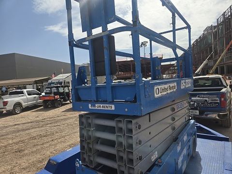 2019 GENIE GS-3232 Scissor Lift 30-33' Electric 32" Wide