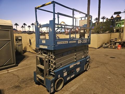 2019 GENIE GS-3232 Scissor Lift 30-33' Electric 32" Wide