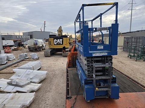 2019 GENIE GS-3232 Scissor Lift 30-33' Electric 32" Wide