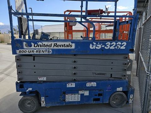 2019 GENIE GS-3232 Scissor Lift 30-33' Electric 32" Wide