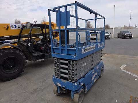 2019 GENIE GS-3232 Scissor Lift 30-33' Electric 32" Wide