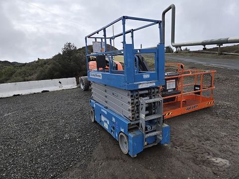 2019 GENIE GS-3232 Scissor Lift 30-33' Electric 32" Wide