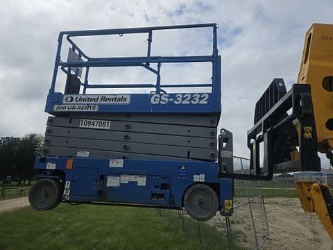 2019 GENIE GS-3232 Scissor Lift 30-33' Electric 32" Wide