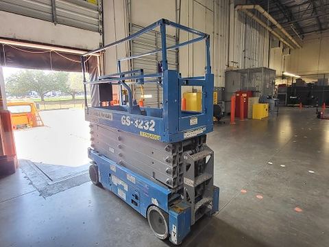 2019 GENIE GS-3232 Scissor Lift 30-33' Electric 32" Wide