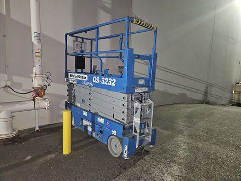 2019 GENIE GS-3232 Scissor Lift 30-33' Electric 32" Wide