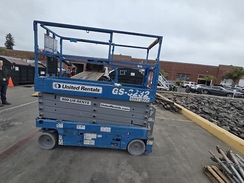 2019 GENIE GS-3232 Scissor Lift 30-33' Electric 32" Wide