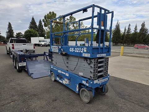 2019 GENIE GS-3232 Scissor Lift 30-33' Electric 32" Wide