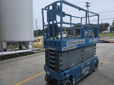 2019 GENIE GS-3232 Scissor Lift 30-33' Electric 32" Wide