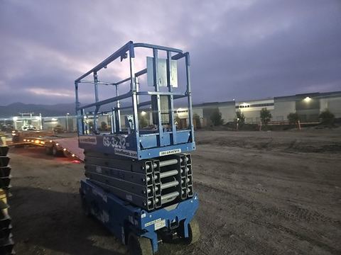 2019 GENIE GS-3232 Scissor Lift 30-33' Electric 32" Wide