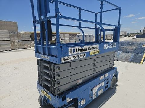 2019 GENIE GS-3232 Scissor Lift 30-33' Electric 32" Wide