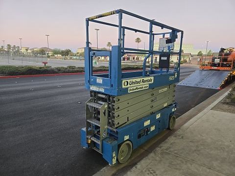 2019 GENIE GS-3232 Scissor Lift 30-33' Electric 32" Wide