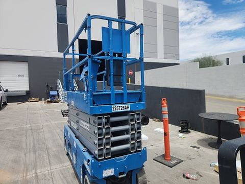 2019 GENIE GS-3232 Scissor Lift 30-33' Electric 32" Wide