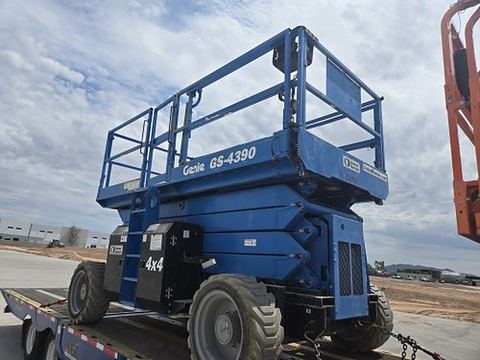 2019 GENIE GS-4390 RT Scissor Lift 36-49' Ic 4Wd
