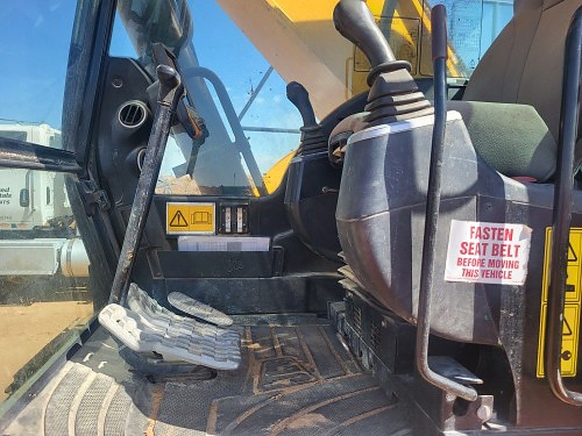 JCB JS370 LC photo 11