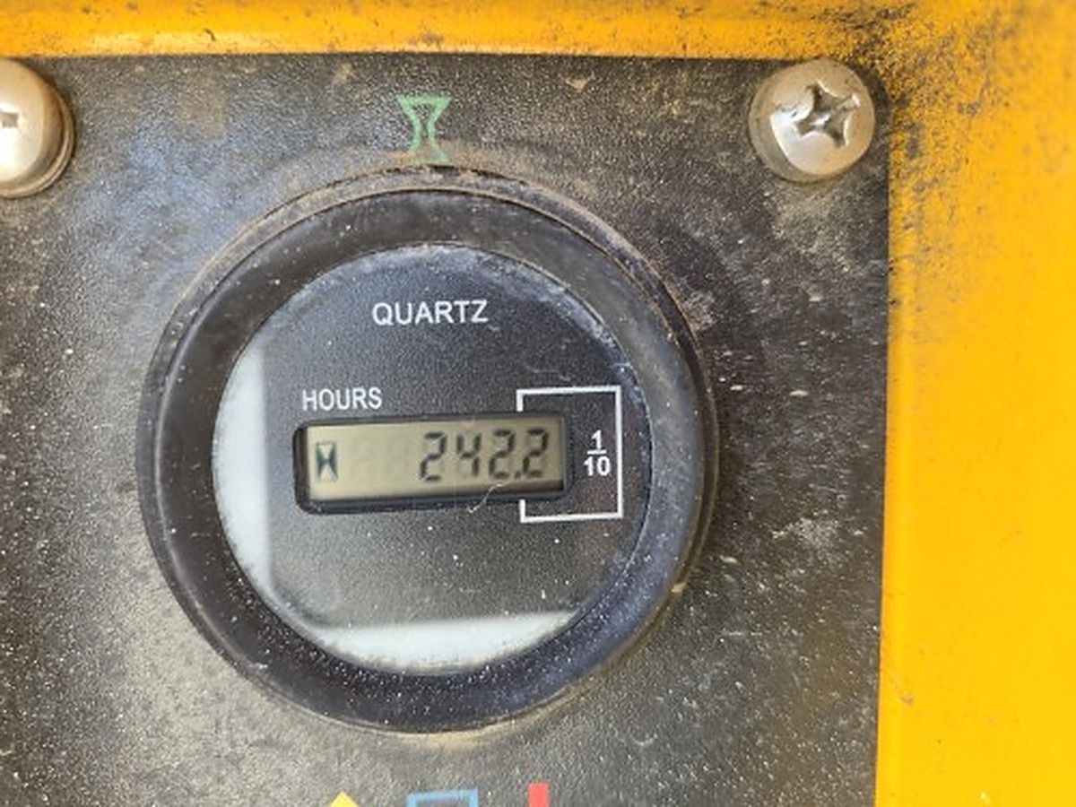JCB S1930E photo 6