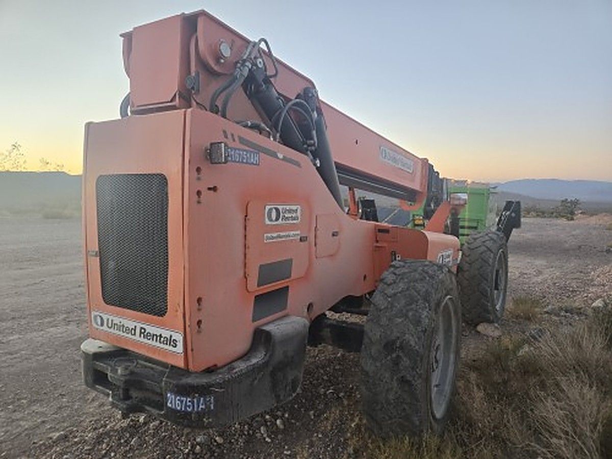 JLG 10054 photo 2