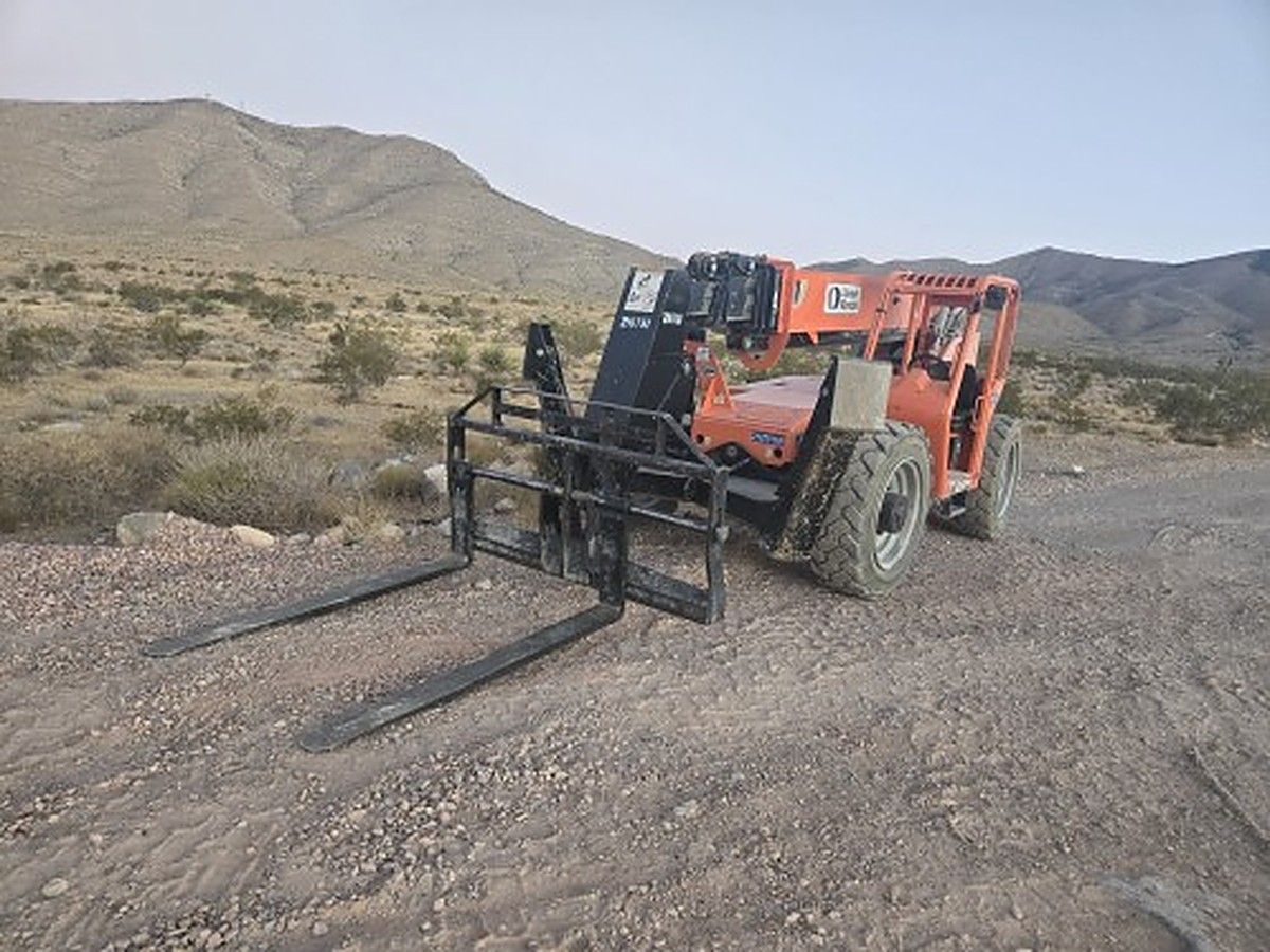 JLG 10054 photo 4