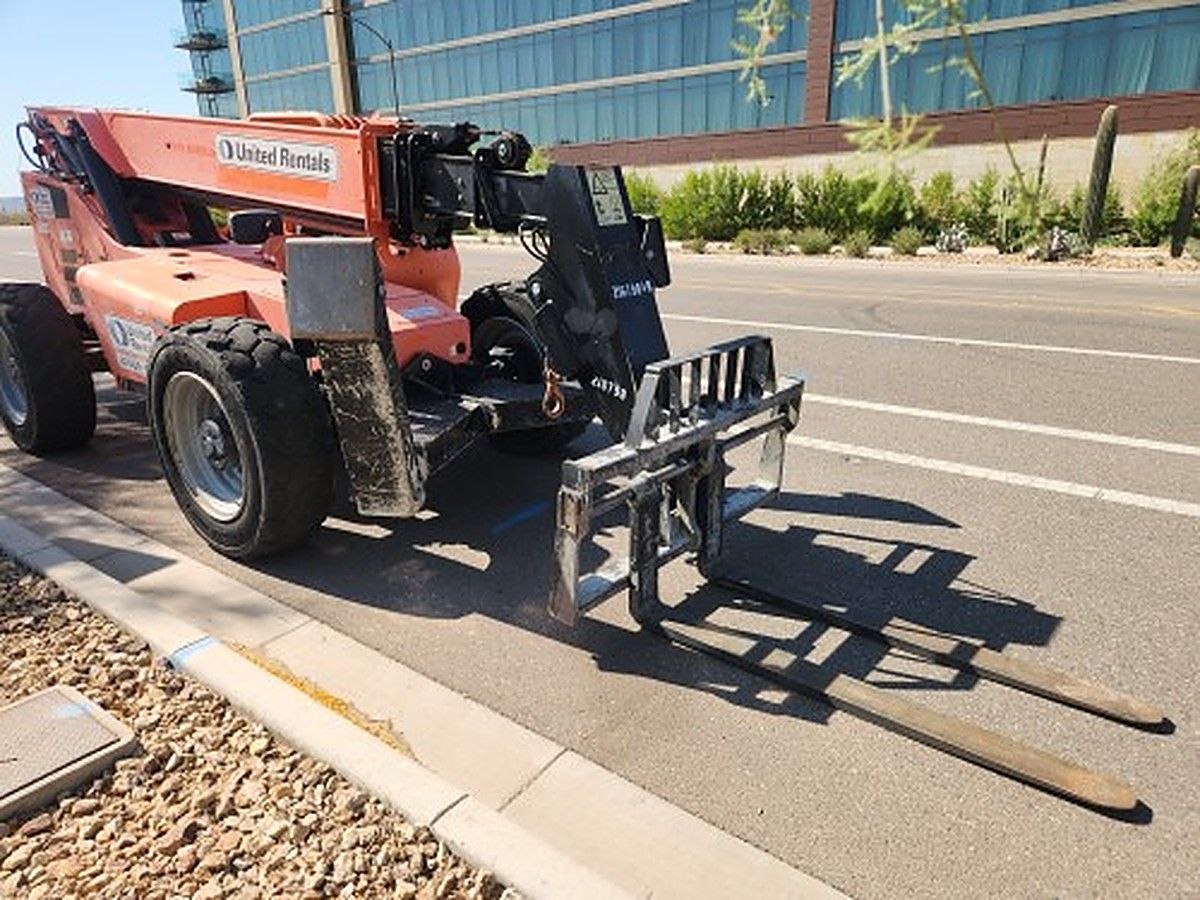 JLG 10054 photo 4
