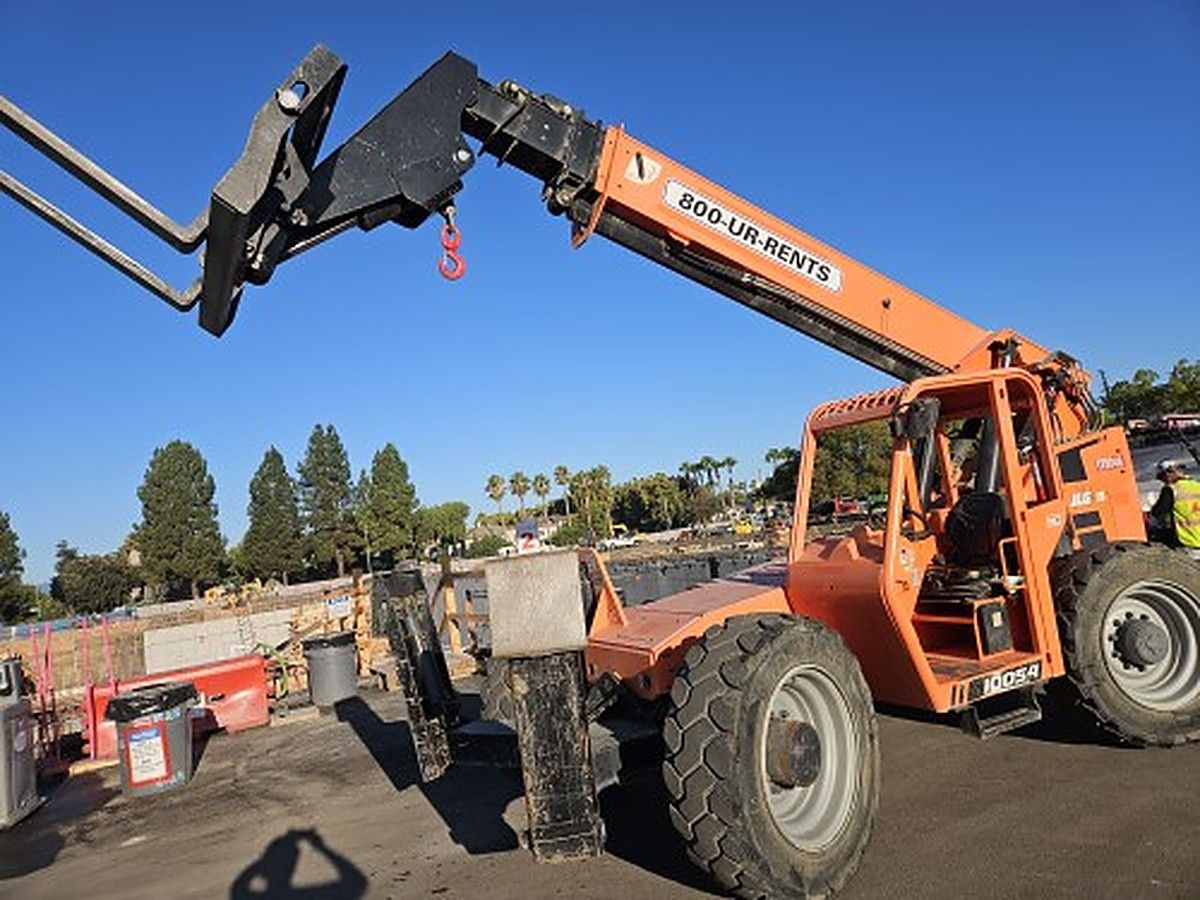 JLG 10054 photo 5