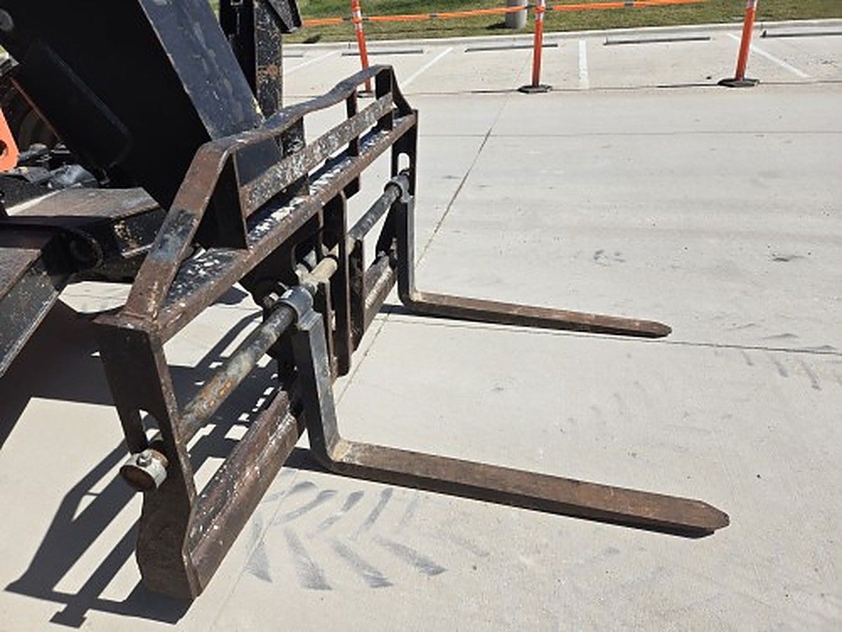 JLG 10054 photo 9