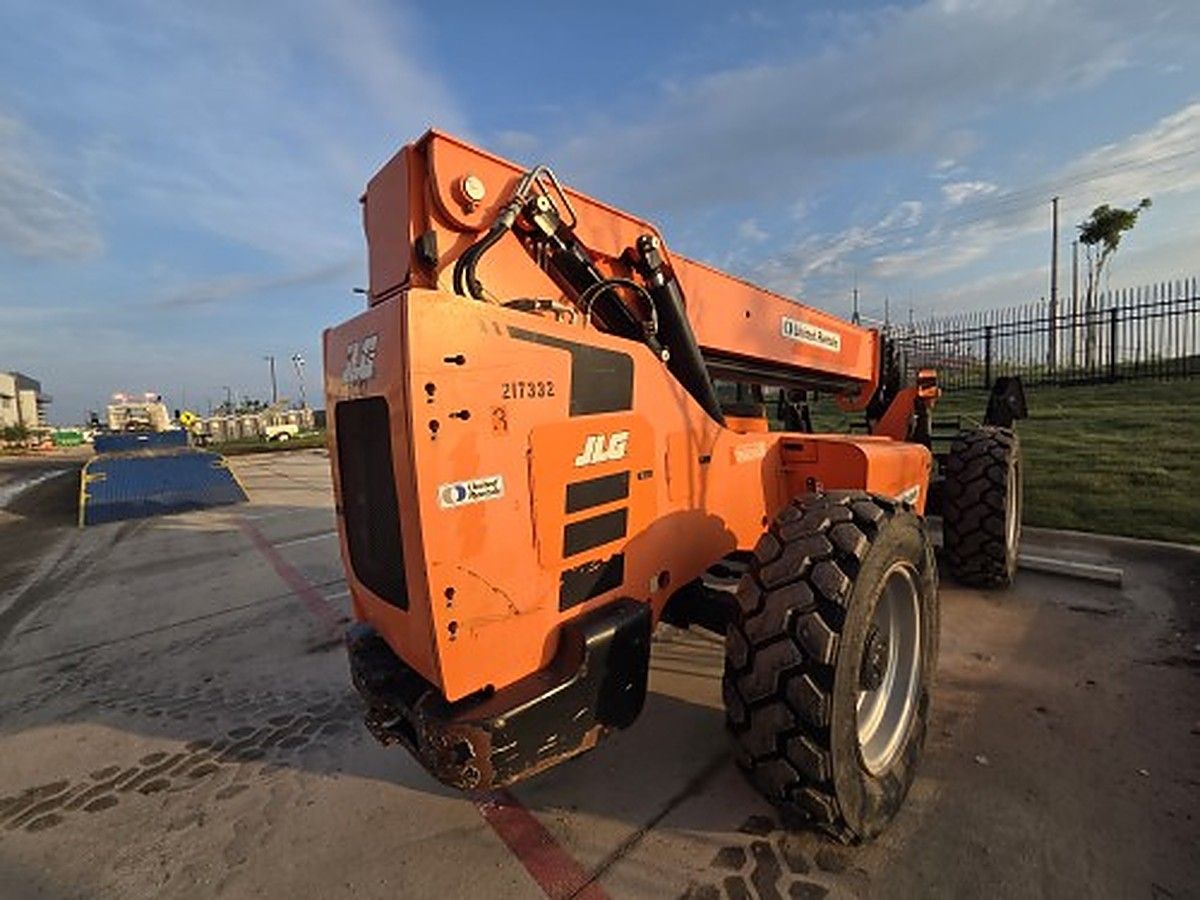 JLG 10054 photo 10