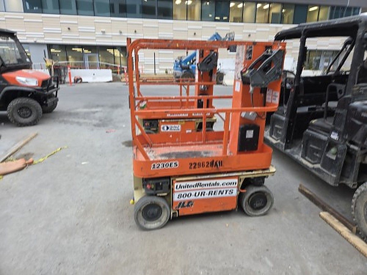 JLG 1230ES photo 2