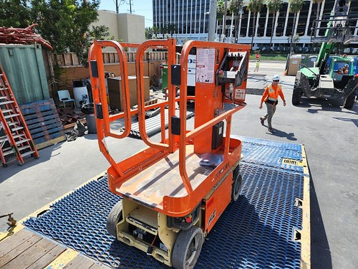 JLG 1230ES photo 11