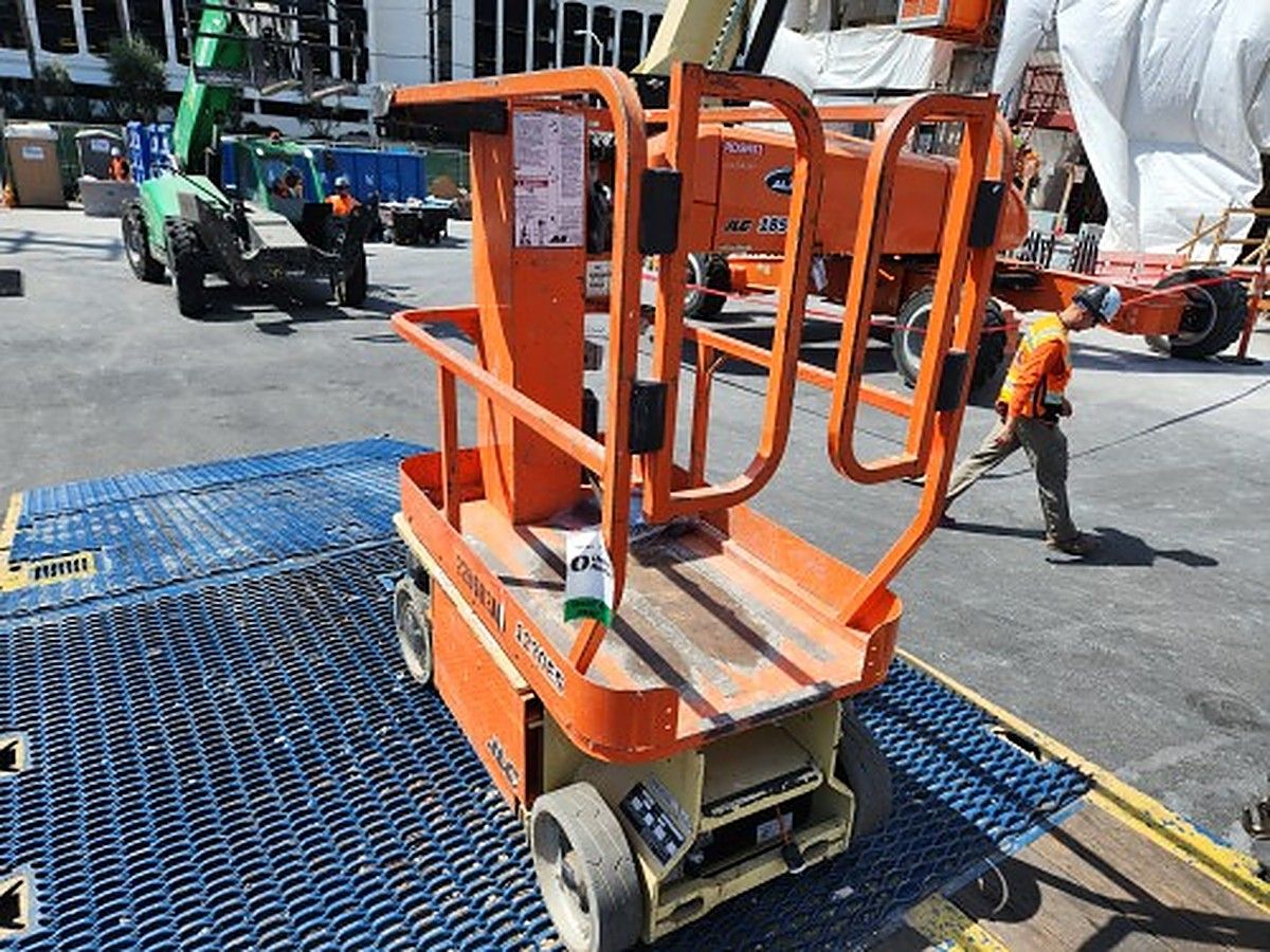 JLG 1230ES photo 10