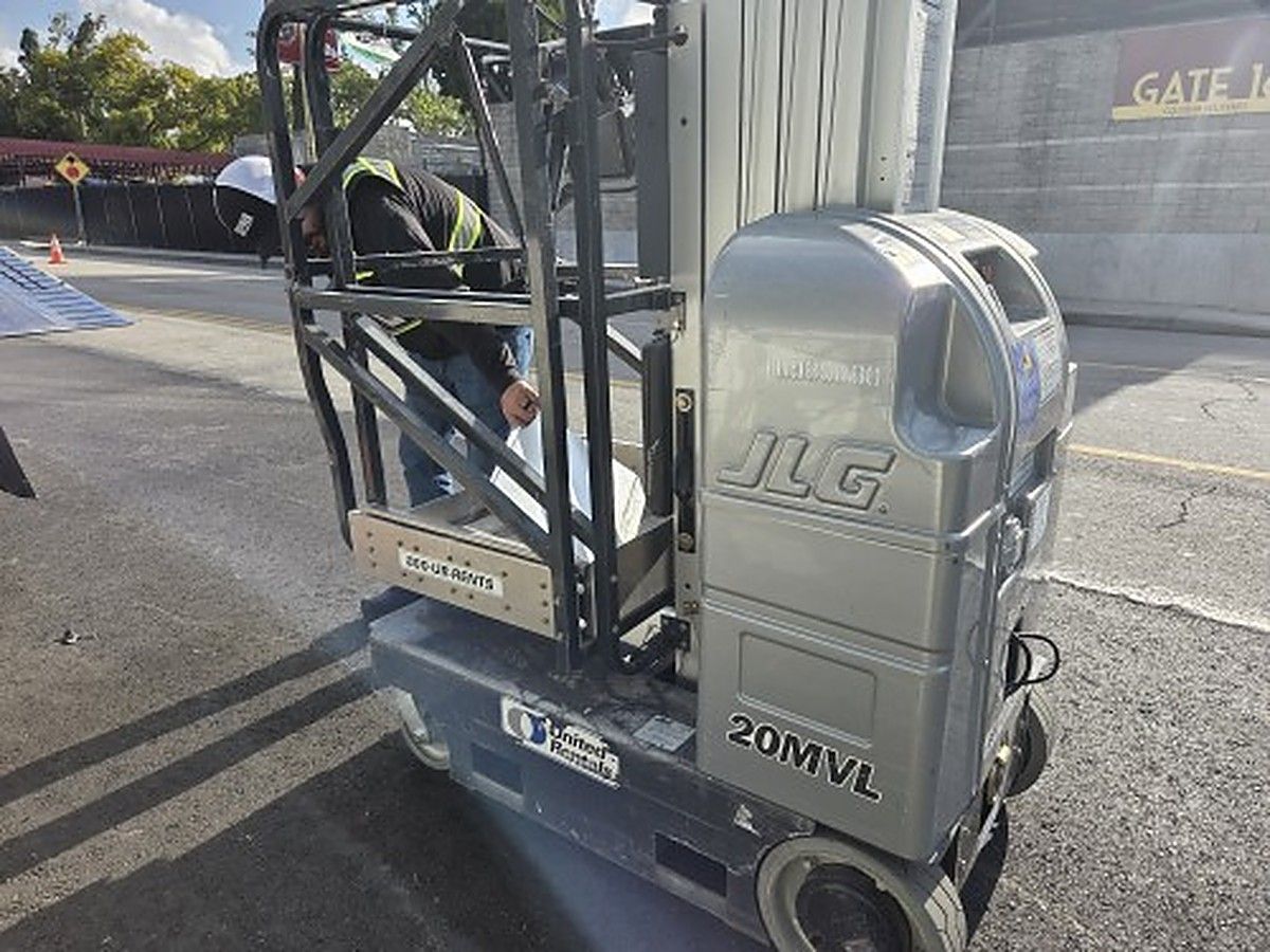 JLG 20MVL photo 9