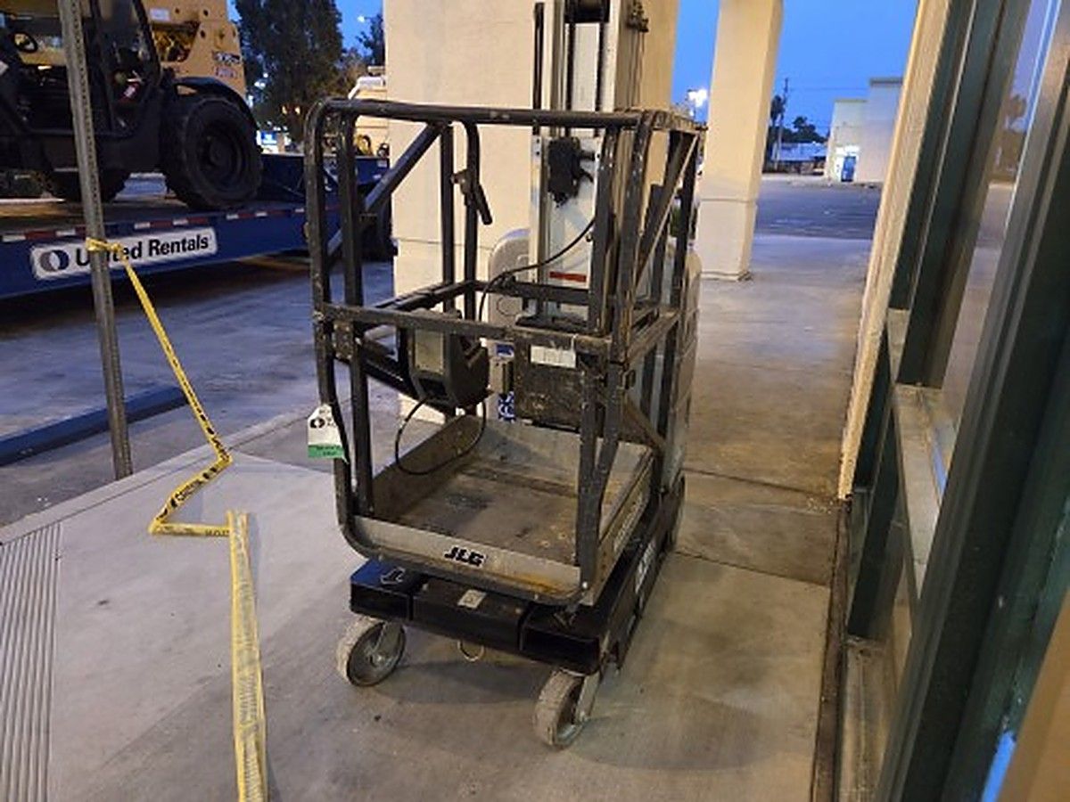 JLG 20MVL photo 8