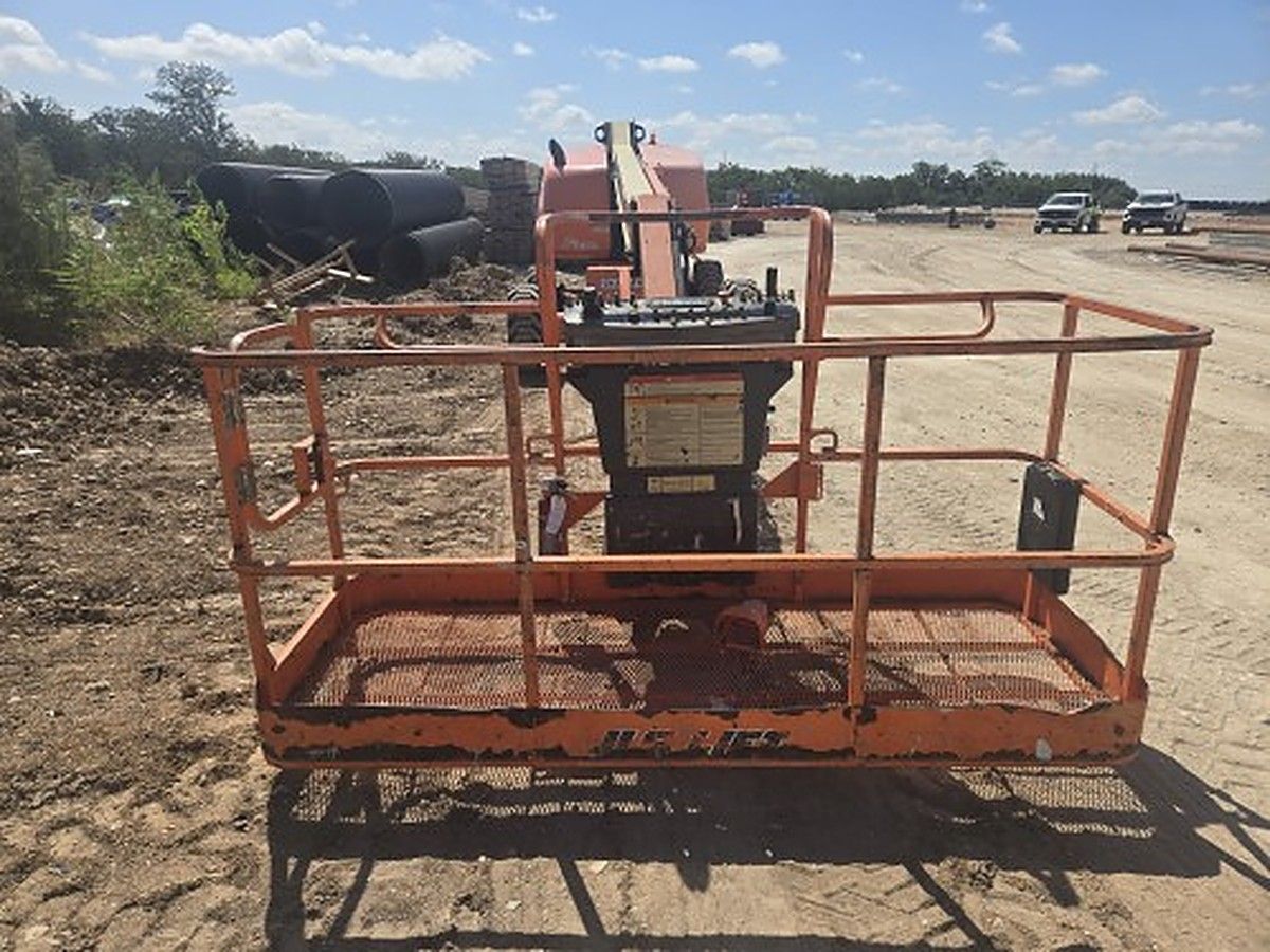 JLG 460SJ photo 2