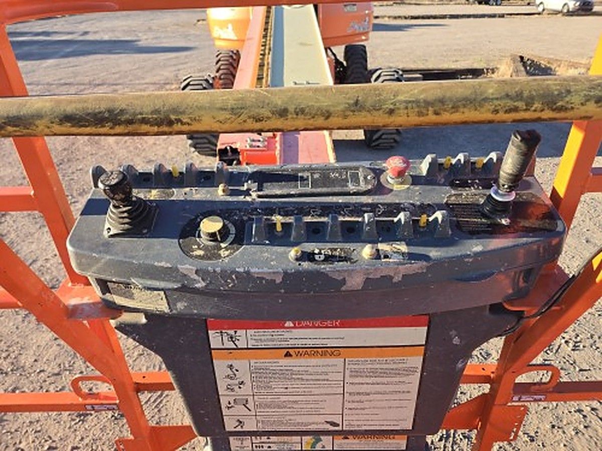 JLG 600S photo 4