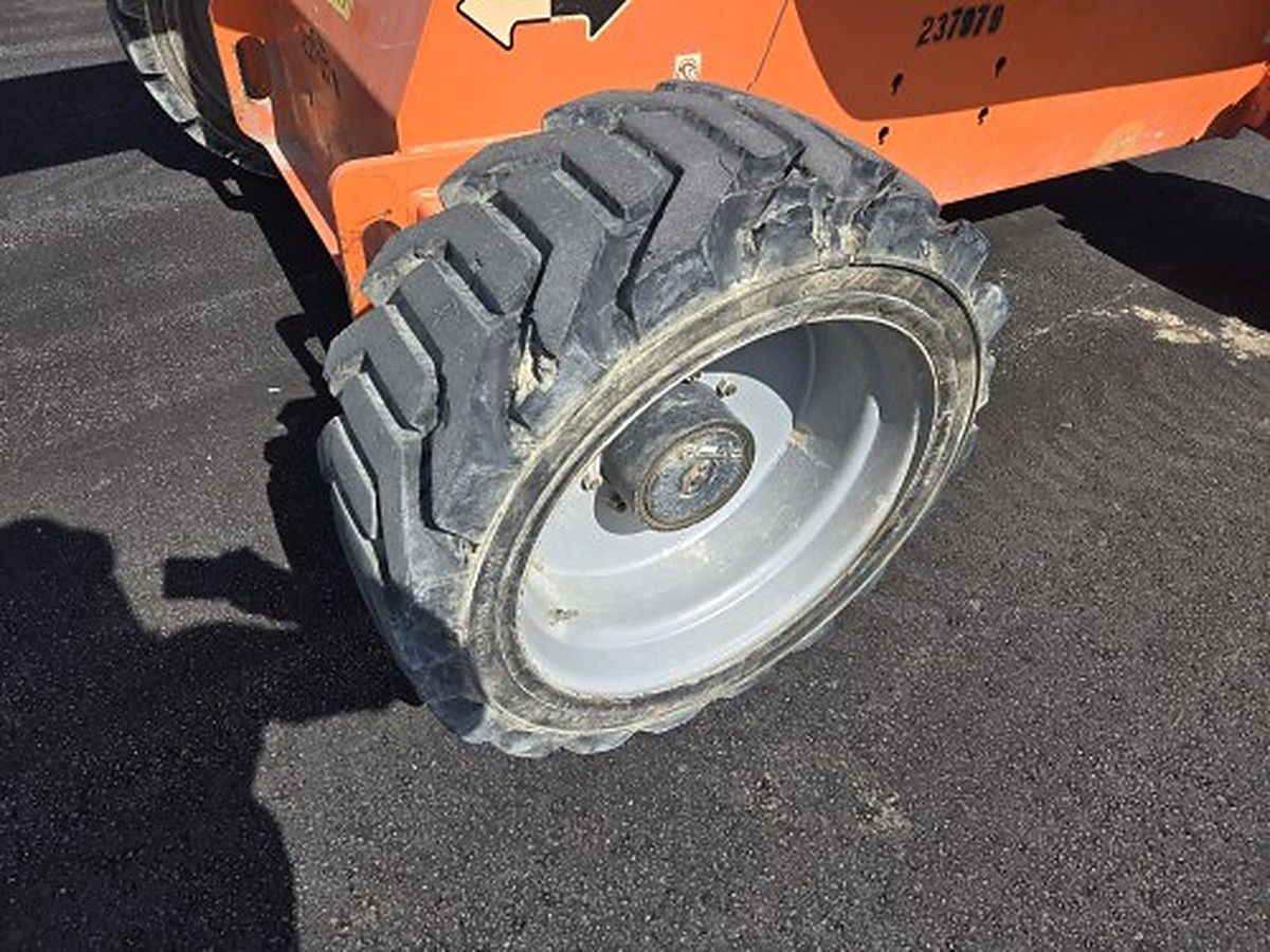 JLG 600S photo 9